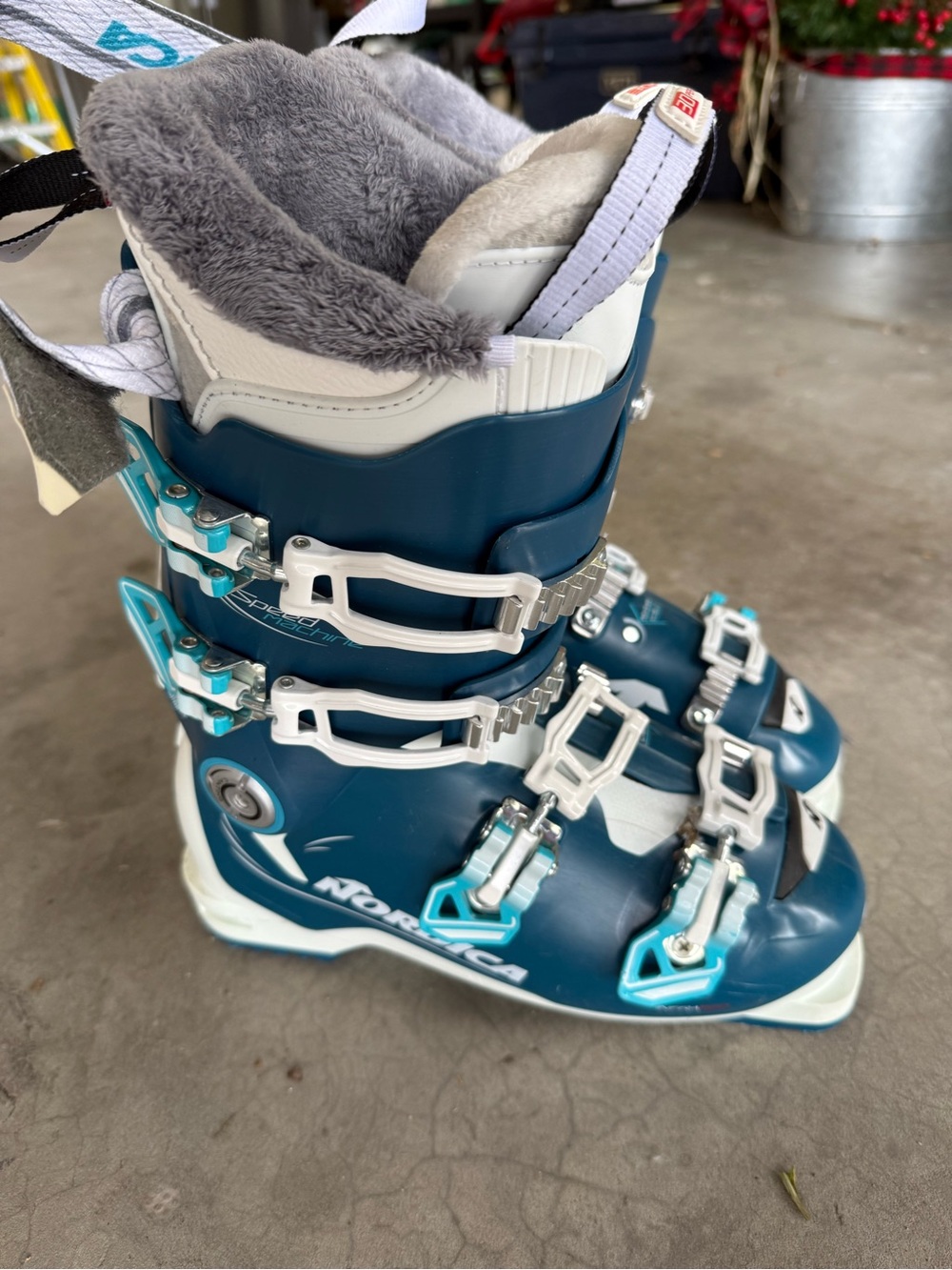 Nordica SpeedMachine 95W 25-25.5 (295mm) Womens Alpine Ski Boots with Gray Liner